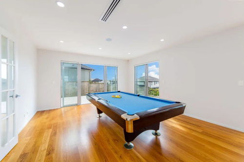 西北區(qū)Silverdale 5房旺地尊崇靜宅，內(nèi)外兼修的杰作，俯瞰蔚藍海景與智能家居的完美融合